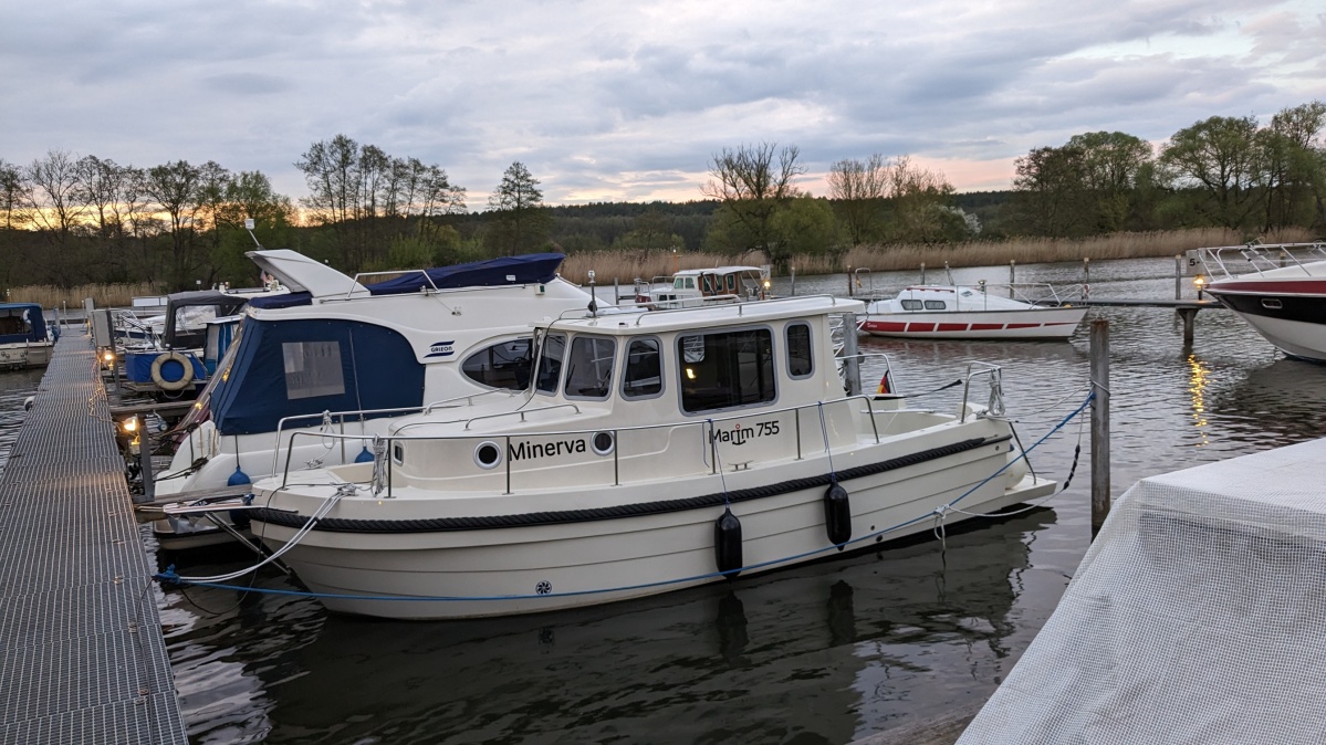 Minerva in der Marina Oderberg gekrant und für Überführung nach Bremerhaven ausgerüstet